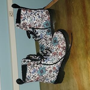 Dr. Martens rare Floral 1460 ? Pascal flower Wanderlust Lace Up Boots US Women 6